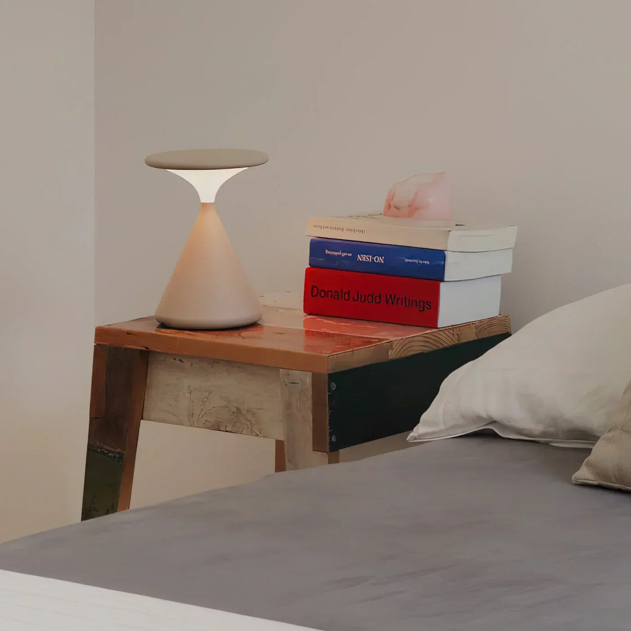Aeron Hourglass Cordless Table Lamp-Lampe Veilleuse